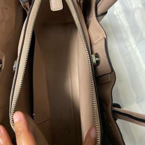 🤳🏾🛍Guess purse: beige and black - Picture 6 of 6